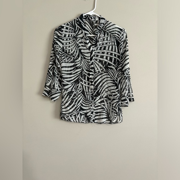 Gently Used Black and White Leaf Print Blouse - Size M - Picture 1 of 2